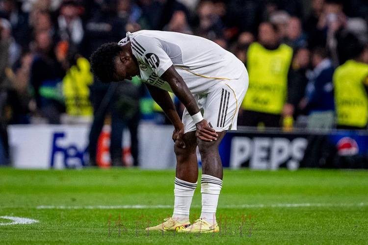 44岁阿隆索挥拳怒吼 终结2连败+暂逃下课厄运 仍遭怒批:场面丑陋 44岁阿隆索挥拳怒吼 终结2连败+暂逃下课厄运 仍遭怒批:场面丑陋